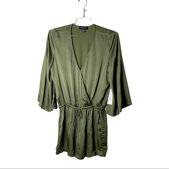 Satin Surplice Green Bell Sleeve Romper Size M - Picture 2 of 8